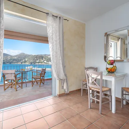 Niovi Seaview أييوي أبوستولوي