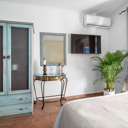 Niovi Seaview شقة